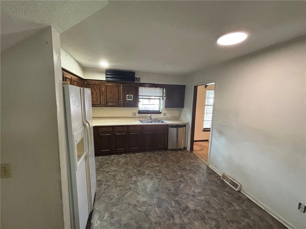 Homes for sale in Olathe, KS | 801 E Northview St, Olathe, KS 66061 | MLS# 2627011