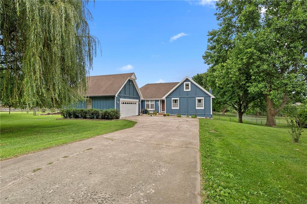 2nd image of 8921 Boten Rd, Lees Summit, MO 64064 | MLS# 2627120