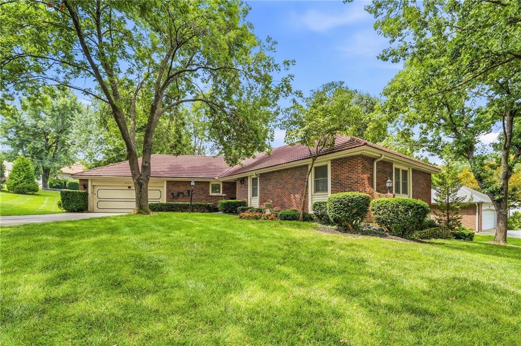 2nd image of 71 E 106th Ter, Kansas City, MO 64114 | MLS# 2627418