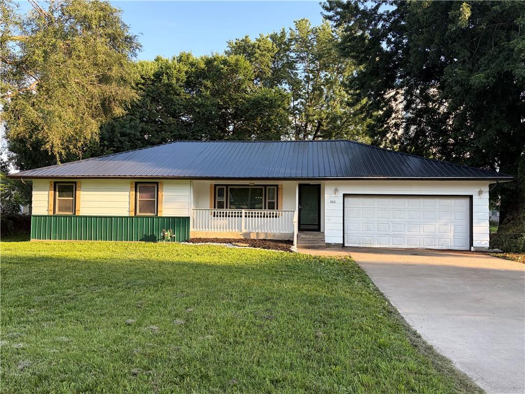 Homes for sale in Garnett, KS | 802 E 4th Ave, Garnett, KS 66032 | MLS# 2627478