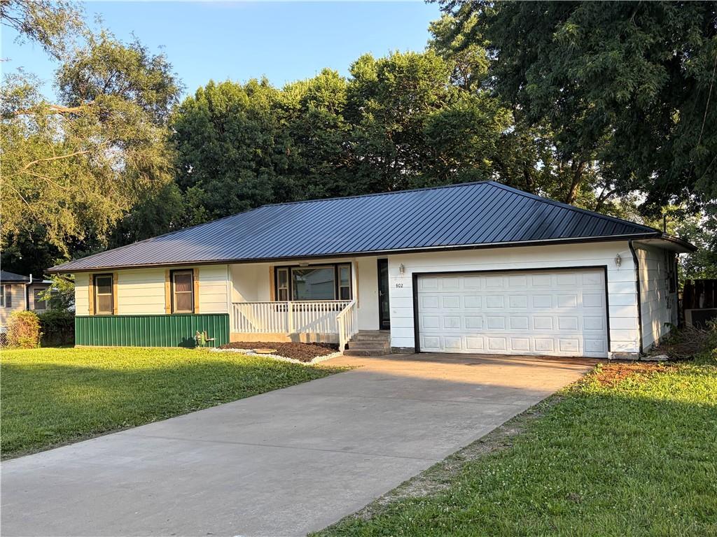 Homes for sale in Garnett, KS | 802 E 4th Ave, Garnett, KS 66032 | MLS# 2627478