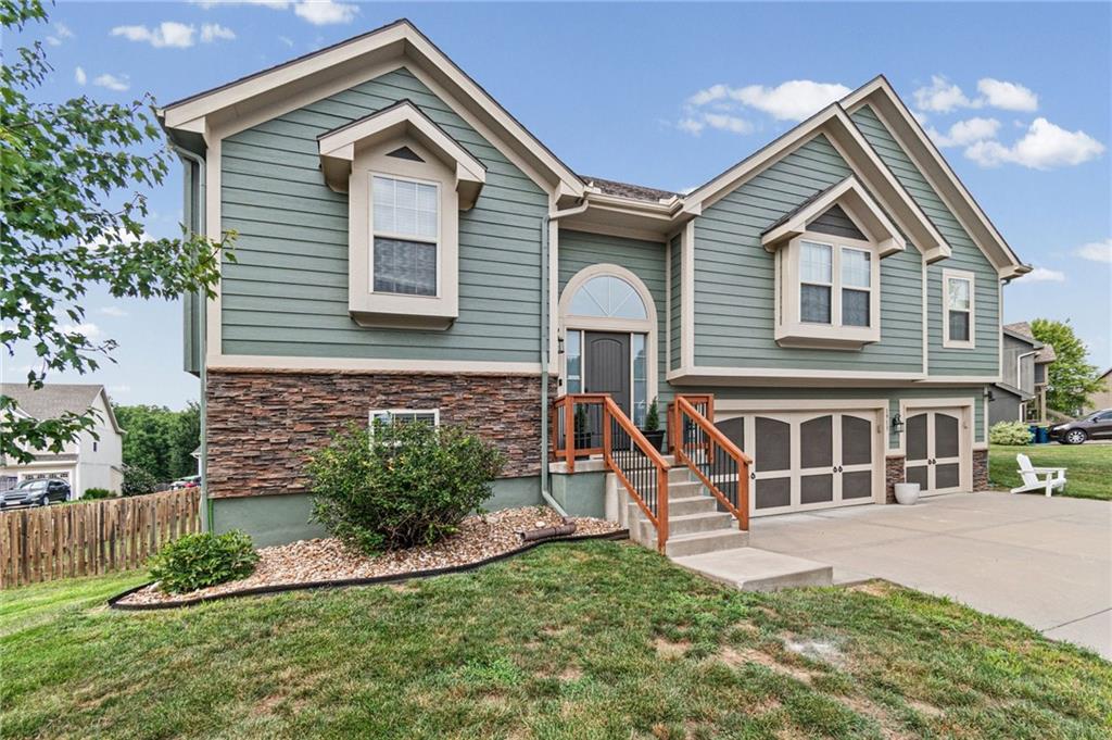 2nd image of 1913 White Tail Ln, Liberty, MO 64068 | MLS# 2627553