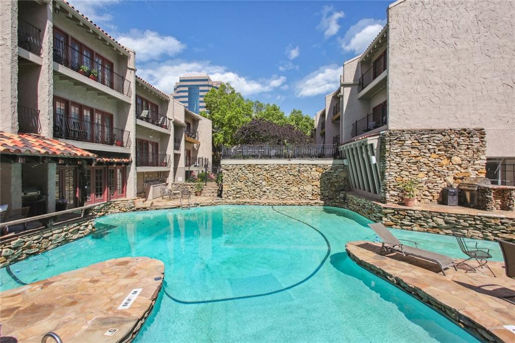 Homes for sale in Kansas City, MO | 1111 W 46 St #2, Kansas City, MO 64112 | MLS# 2627667