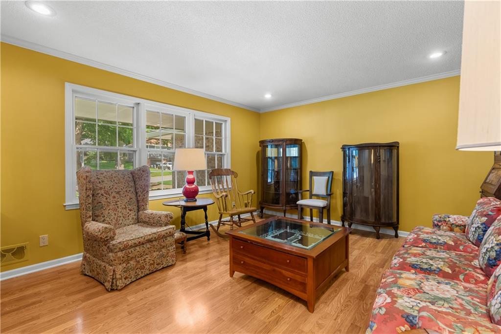 4th image of 1312 Sw Sunrise Dr, Blue Springs, MO 64015 | MLS# 2627754