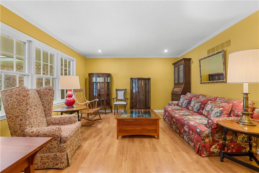 3rd image of 1312 Sw Sunrise Dr, Blue Springs, MO 64015 | MLS# 2627754
