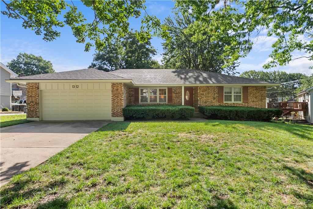 1st image of 1312 Sw Sunrise Dr, Blue Springs, MO 64015 | MLS# 2627754