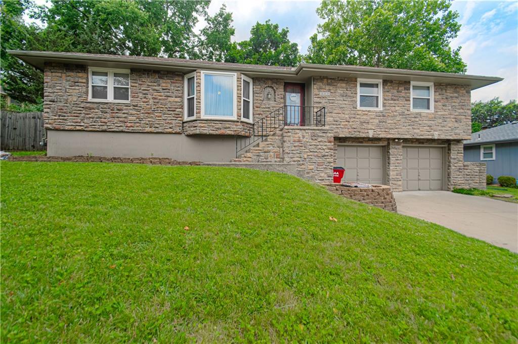 1st image of 3008 S Cochise Dr, Independence, MO 64057 | MLS# 2627825
