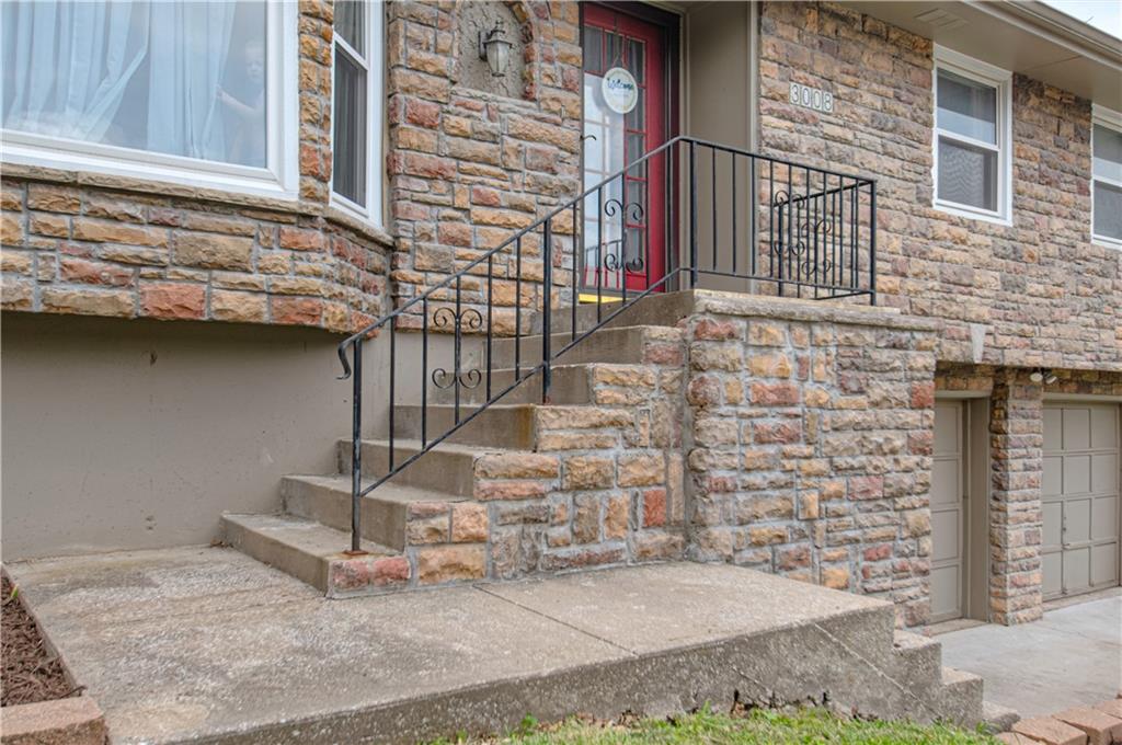 2nd image of 3008 S Cochise Dr, Independence, MO 64057 | MLS# 2627825