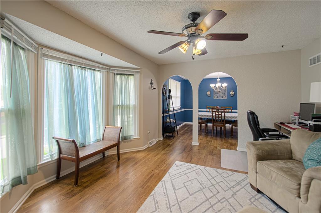 4th image of 3008 S Cochise Dr, Independence, MO 64057 | MLS# 2627825