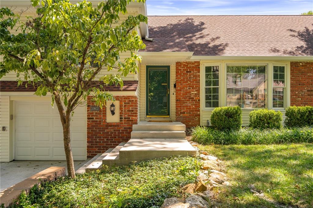 2nd image of 10603 W 98 Ter, Overland Park, KS 66214 | MLS# 2627939