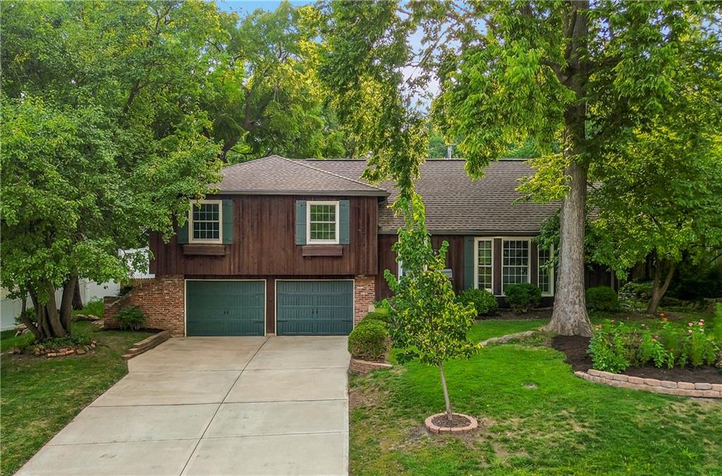 2nd image of 10006 Linden St, Overland Park, KS 66207 | MLS# 2628429
