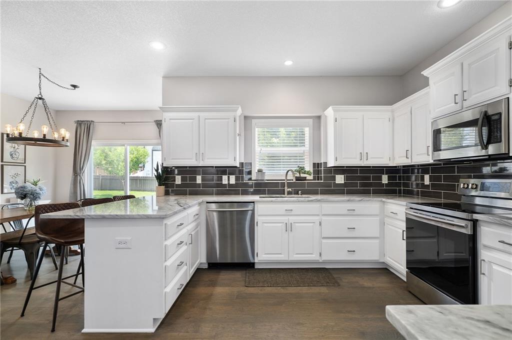 4th image of 384 S Stonecrest Rd, Olathe, KS 66061 | MLS# 2628441