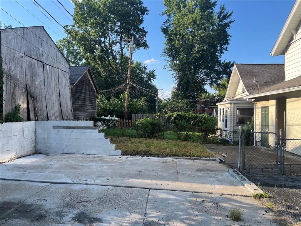3rd image of 4512 Terrace St, Kansas City, MO 64111 | MLS# 2628521