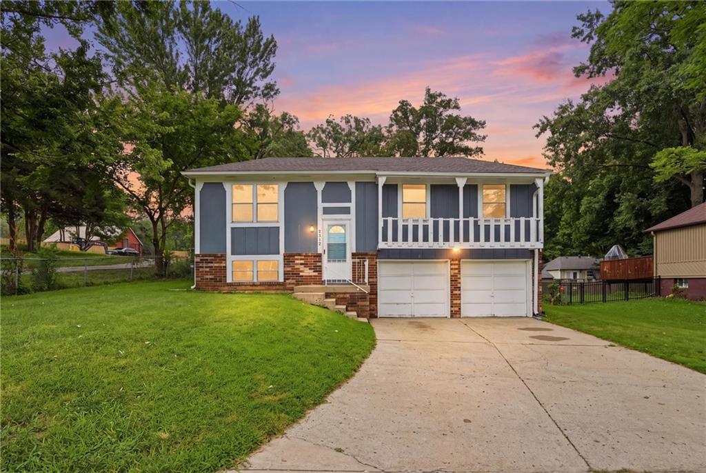 1st image of 5212 Nw Valley View Rd, Blue Springs, MO 64015 | MLS# 2628587