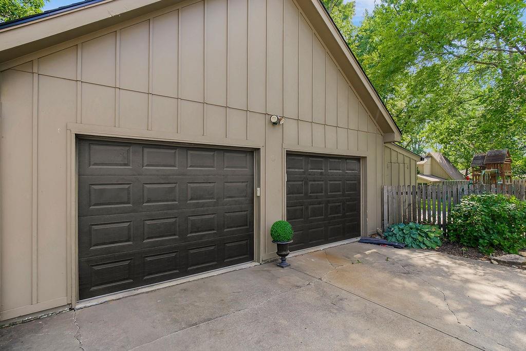37th image of 500 Avila Cir, Kansas City, MO 64114 | MLS# 2628649