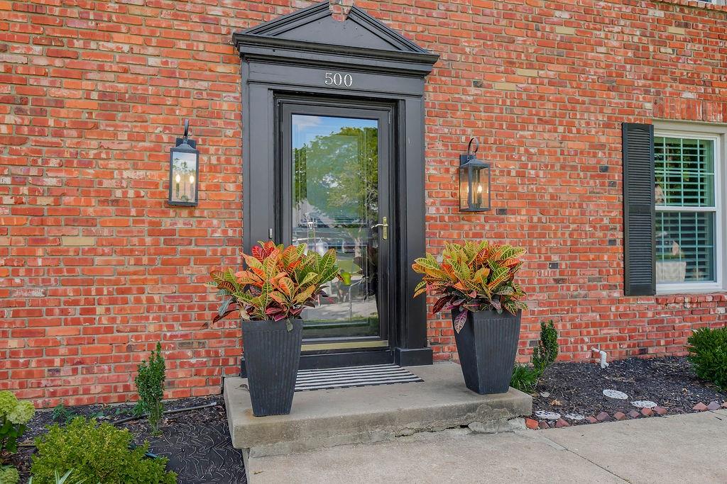 2nd image of 500 Avila Cir, Kansas City, MO 64114 | MLS# 2628649