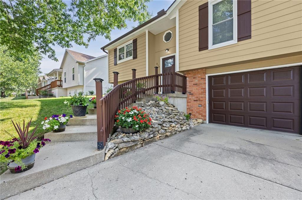 2nd image of 815 Autumn Dr, Belton, MO 64012 | MLS# 2628679