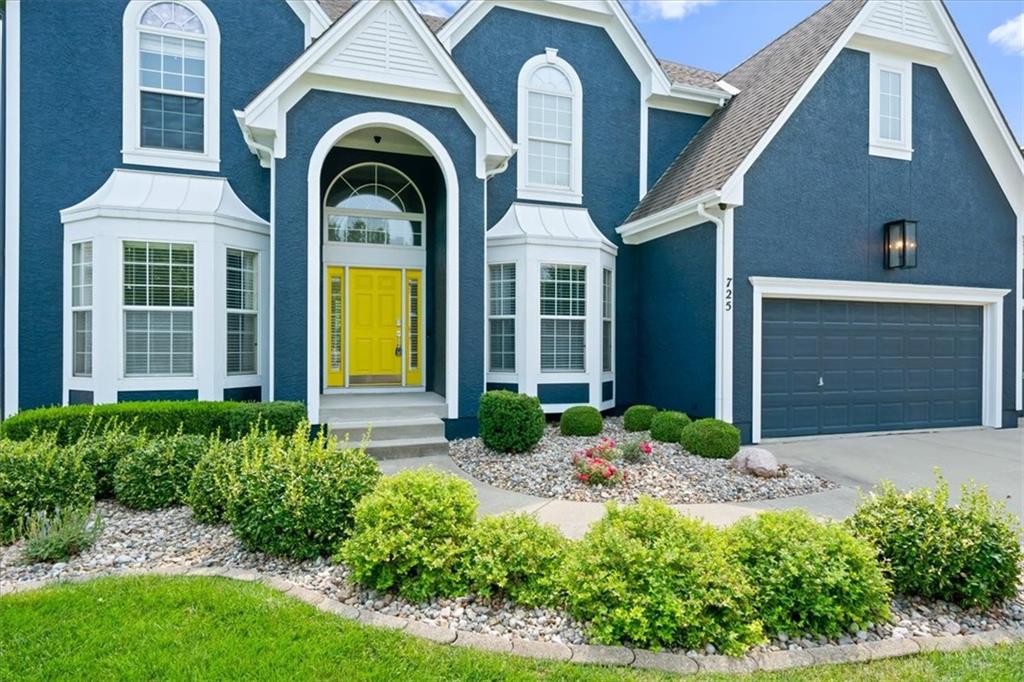 2nd image of 725 Sw Winterwalk Ln, Lees Summit, MO 64081 | MLS# 2629139