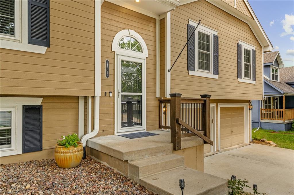 2nd image of 2603 Ne Springbrook St, Blue Springs, MO 64014 | MLS# 2629158