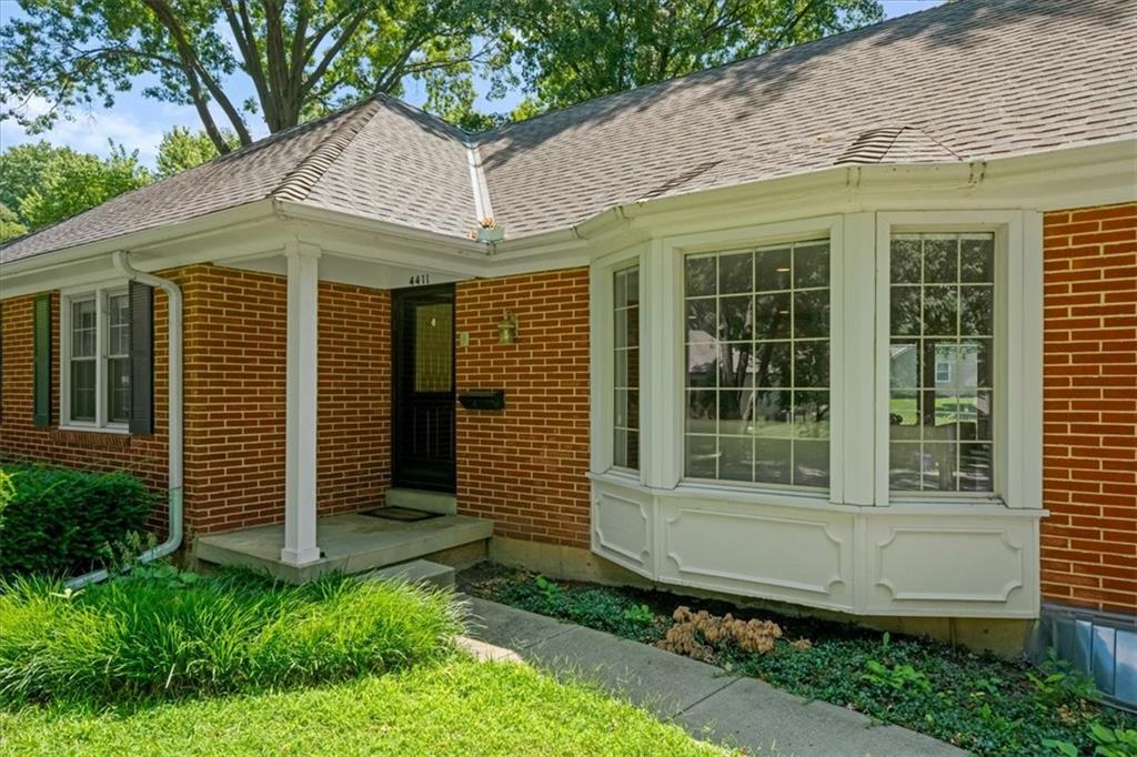 2nd image of 4411 W 97th St, Overland Park, KS 66207 | MLS# 2629271