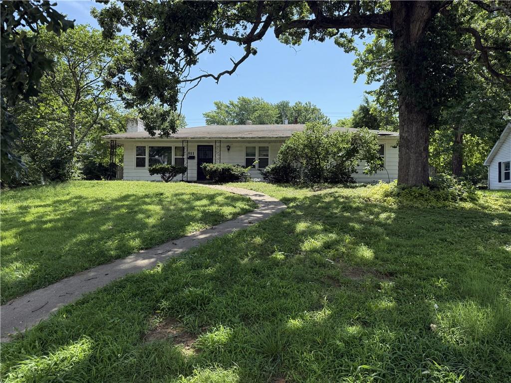 1st image of 811 S Main St, Nevada, MO 64772 | MLS# 2629341