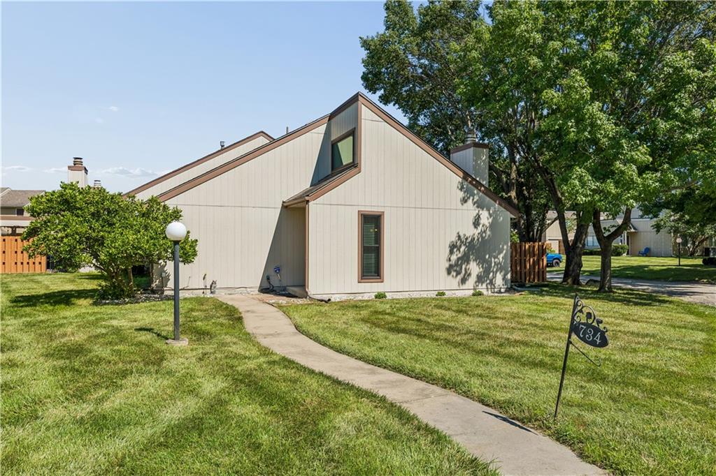 2nd image of 734 E 121st Ter, Kansas City, MO 64146 | MLS# 2629458
