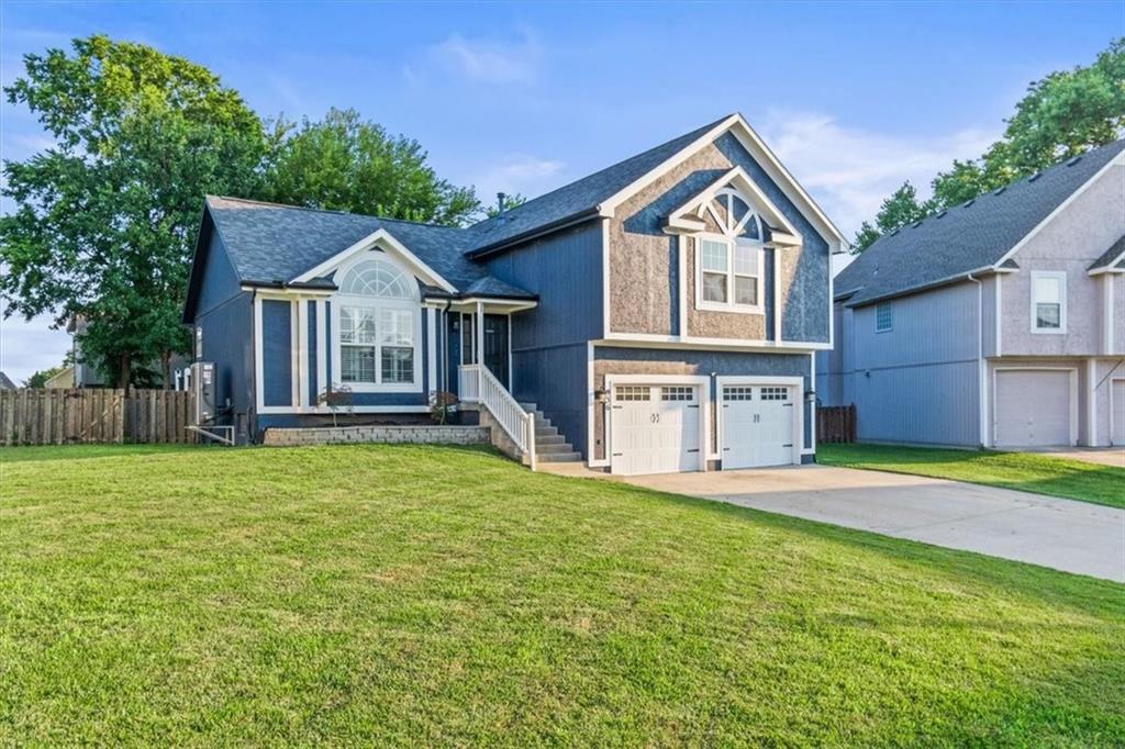 2nd image of 936 Se 14th Ter, Lees Summit, MO 64081 | MLS# 2629685