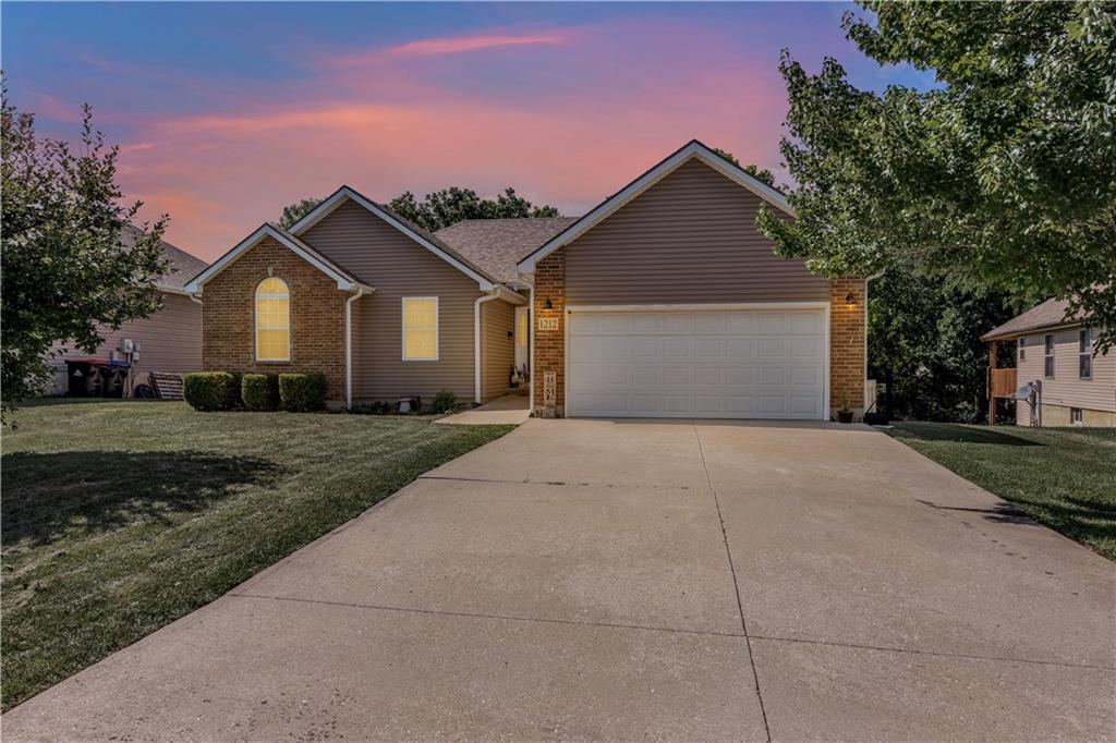 2nd image of 1212 Nottingham Dr, Warrensburg, MO 64093 | MLS# 2629715