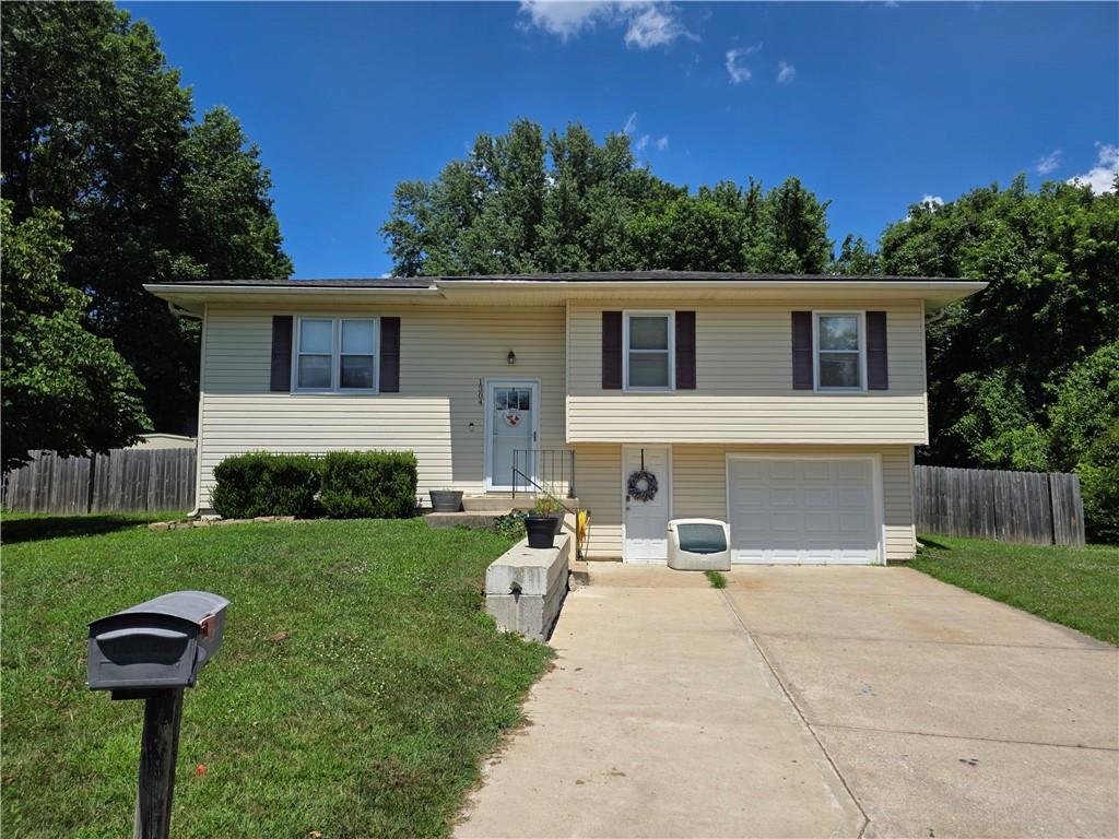 1st image of 1304 Se 20th St, Oak Grove, MO 64075 | MLS# 2629851