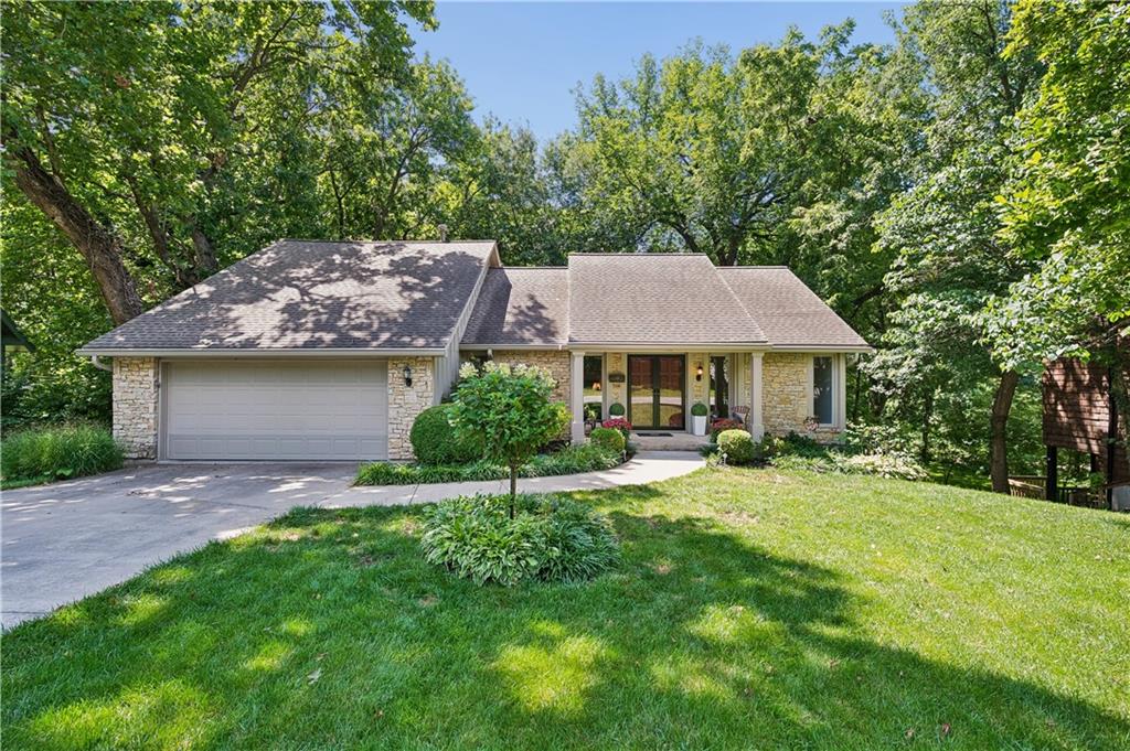 1st image of 10211 Broadmoor St, Overland Park, KS 66212 | MLS# 2629982
