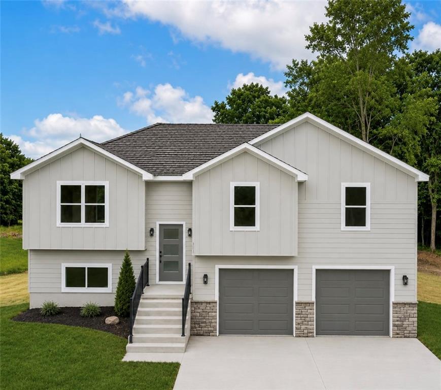 1st image of 326 Ne 21st Rd, Warrensburg, MO 64093 | MLS# 2630016