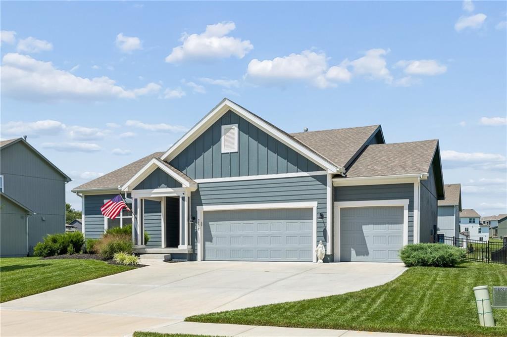 2nd image of 3212 Sw Arbor Tree Dr, Lee's Summit, MO 64082 | MLS# 2630029
