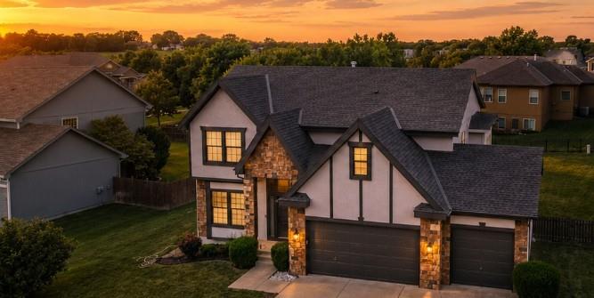 2nd image of 1304 Aberdeen Cir, Raymore, MO 64083 | MLS# 2630043