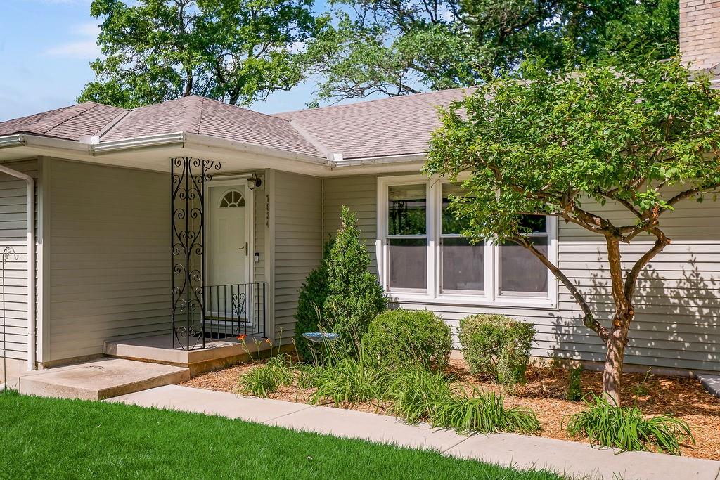 2nd image of 7834 Windsor St, Prairie Village, KS 66208 | MLS# 2630076