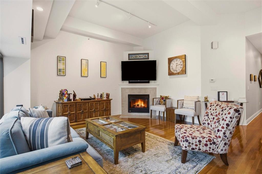 2nd image of 1101 Walnut St #604, Kansas City, MO 64106 | MLS# 2630110