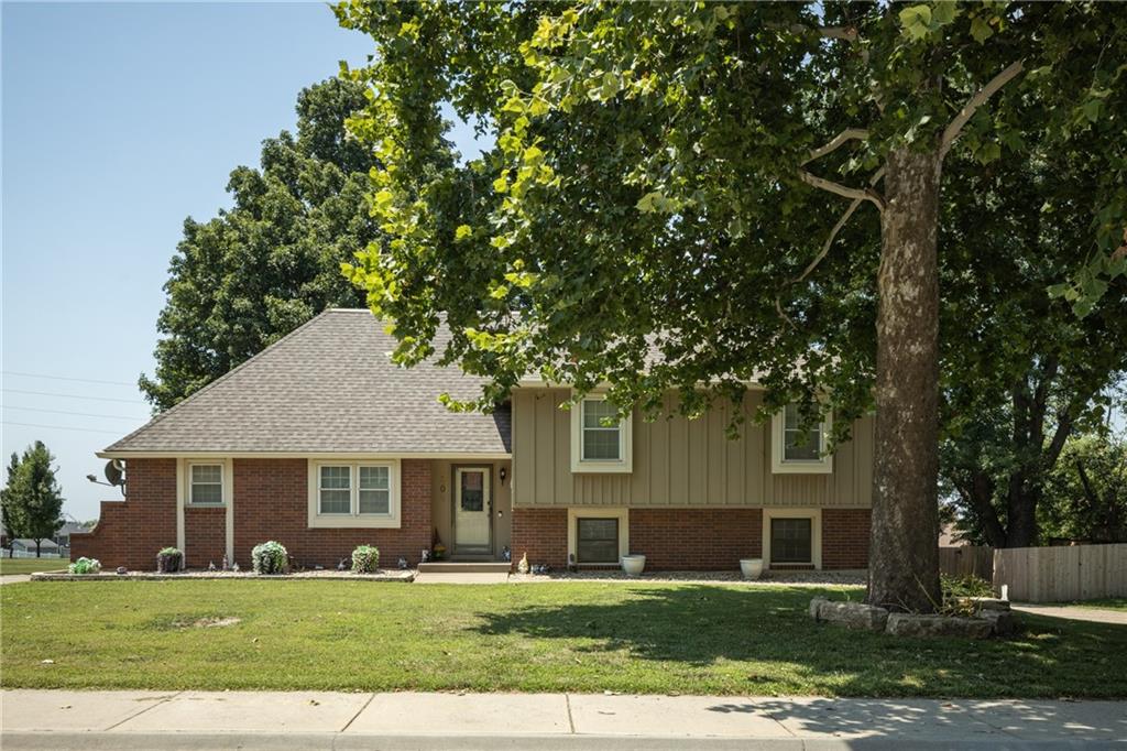1st image of 404 S Sunset Ln, Raymore, MO 64083 | MLS# 2630178