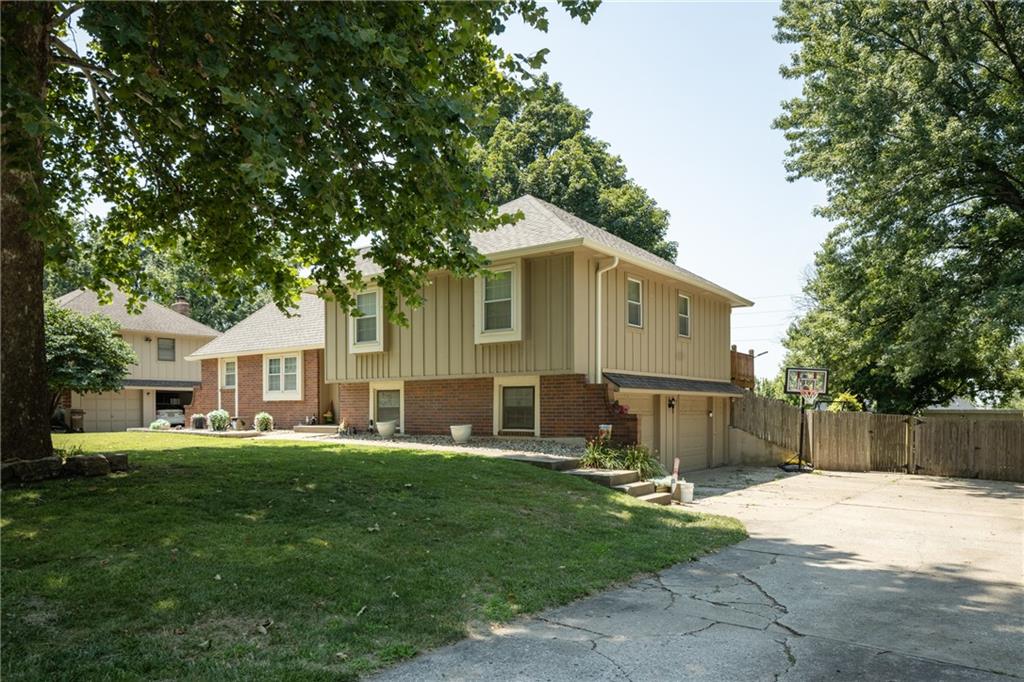 3rd image of 404 S Sunset Ln, Raymore, MO 64083 | MLS# 2630178