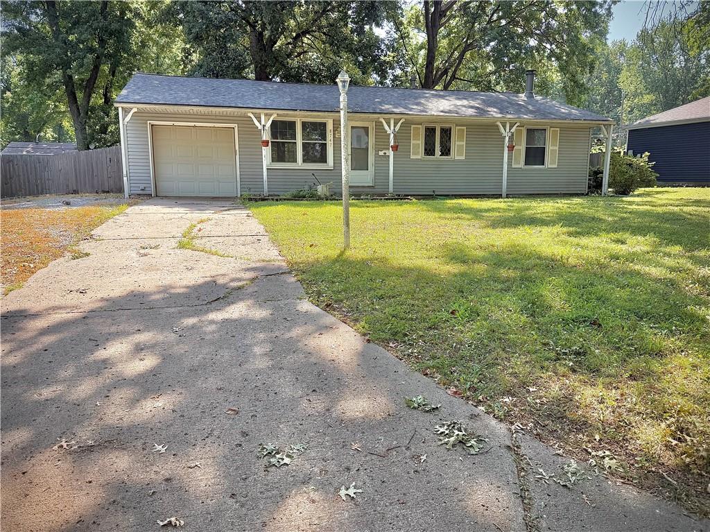 2nd image of 8747 Larsen St, Overland Park, KS 66214 | MLS# 2630229