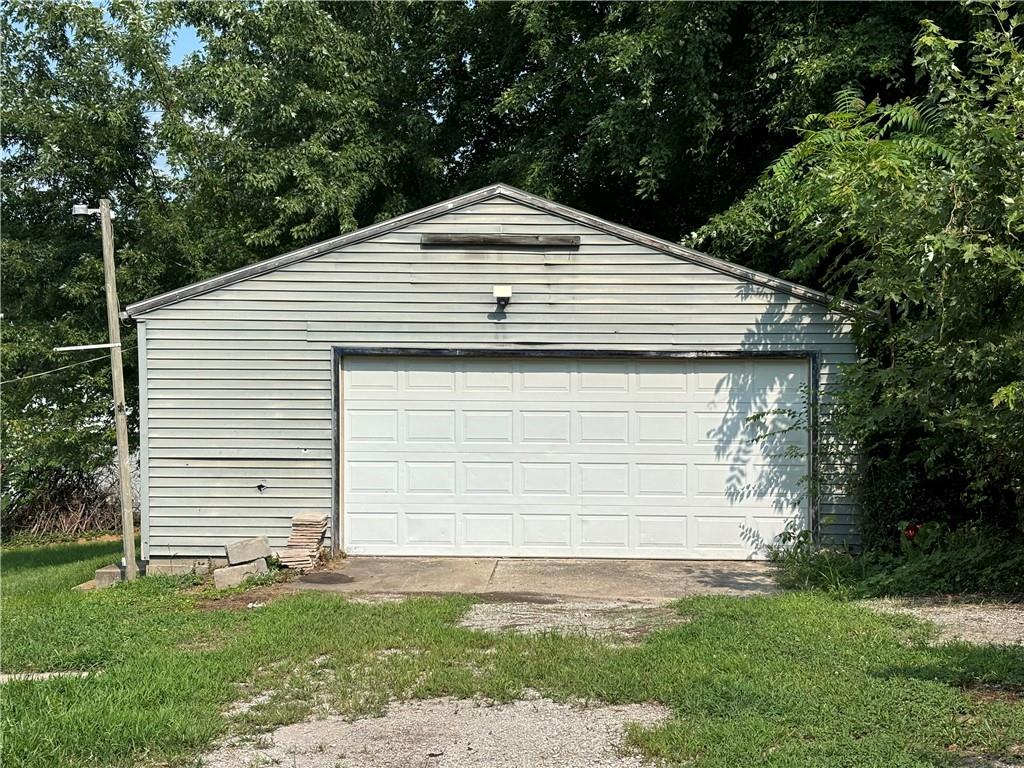 2nd image of 3813 W Arylawn Dr, St Joseph, MO 64503 | MLS# 2630235