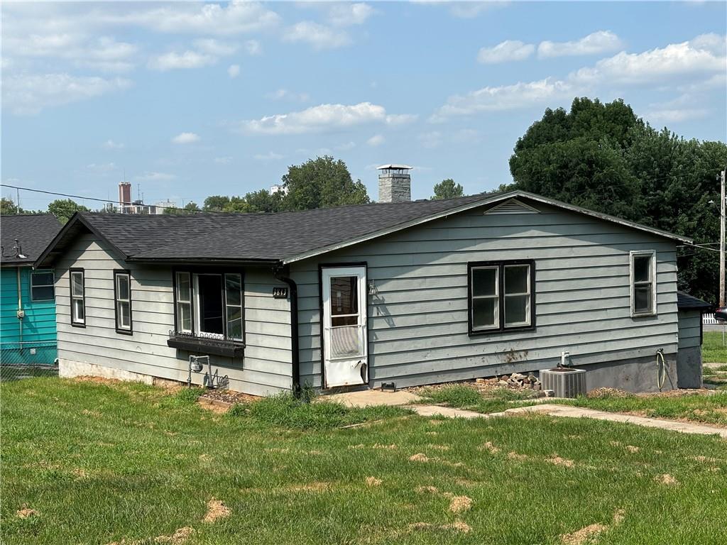 1st image of 3813 W Arylawn Dr, St Joseph, MO 64503 | MLS# 2630235