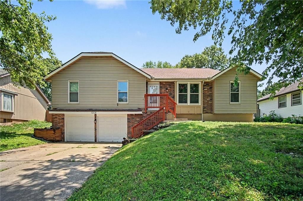 1st image of 1008 Sw 19th Street Ter, Blue Springs, MO 64015 | MLS# 2630271