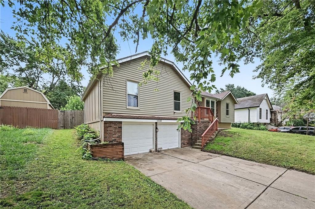2nd image of 1008 Sw 19th Street Ter, Blue Springs, MO 64015 | MLS# 2630271