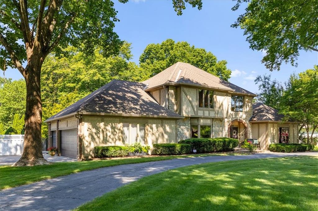 3rd image of 1401 Deer Run Trl, Blue Springs, MO 64015 | MLS# 2630324