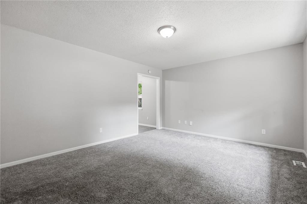 5th image of 15 Brooks Ct, Liberty, MO 64068 | MLS# 2630338