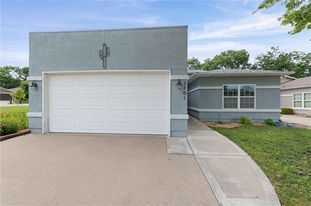 2nd image of 2701 Ne Sonora Valley Dr, Blue Springs, MO 64014 | MLS# 2630366