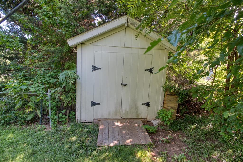 29th image of 8938 Knox Ln, Overland Park, KS 66212 | MLS# 2630378
