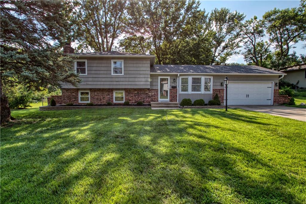 1st image of 8938 Knox Ln, Overland Park, KS 66212 | MLS# 2630378