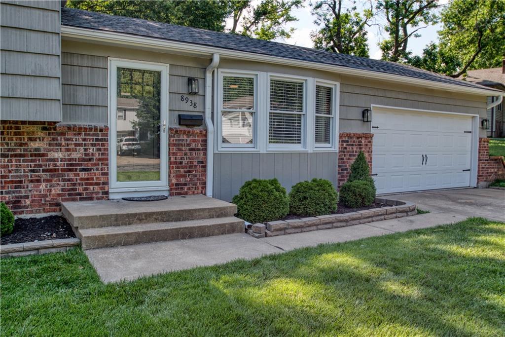3rd image of 8938 Knox Ln, Overland Park, KS 66212 | MLS# 2630378