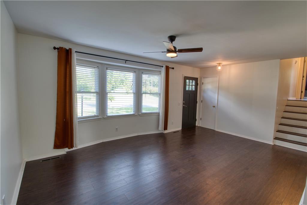 5th image of 8938 Knox Ln, Overland Park, KS 66212 | MLS# 2630378