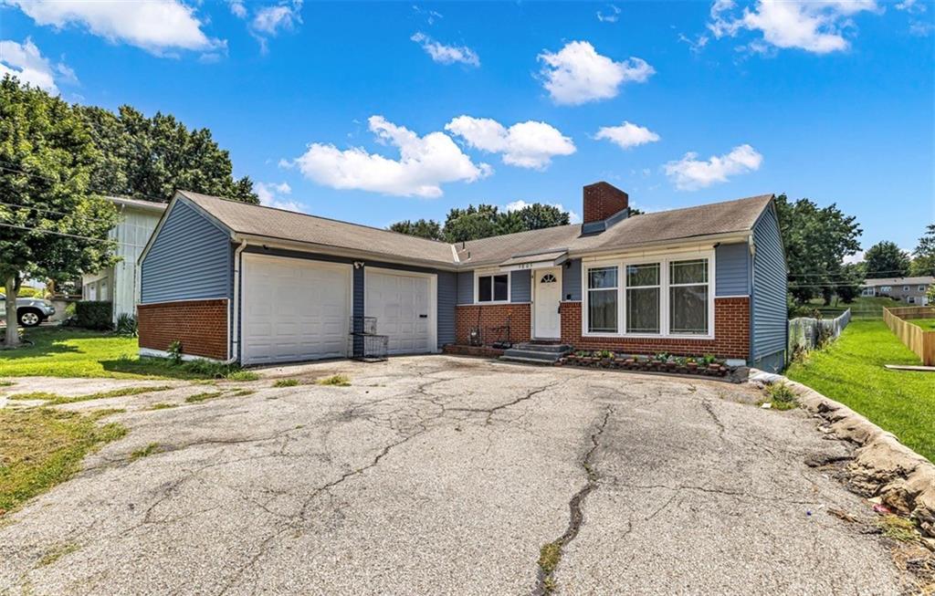 2nd image of 9805 E 33rd St, Independence, MO 64052 | MLS# 2630519